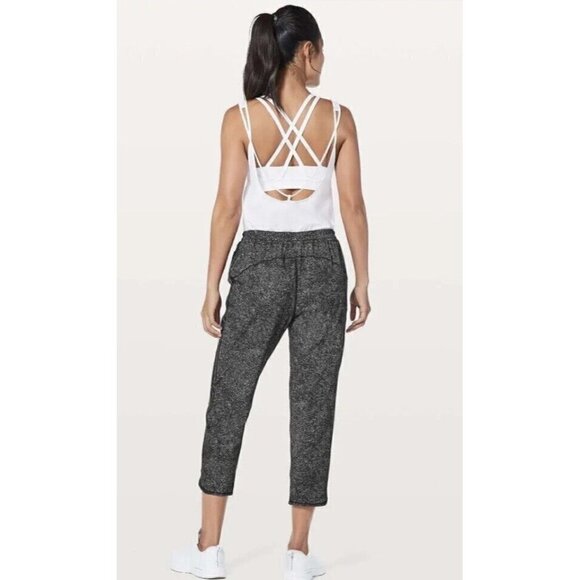 LULULEMON Keep It Classic Crop Pants 23” Sz 8 White Noise Alpine White - Picture 1 of 7